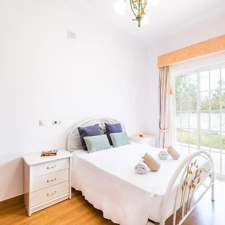 Villa In Albufeira With Heated Pool 빌라 알부페이라