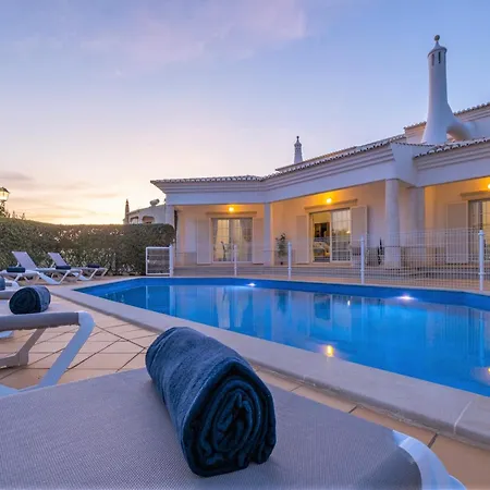 Villa In Albufeira With Heated Pool *