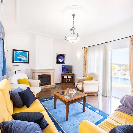 Villa In Albufeira With Heated Pool البوفيرا