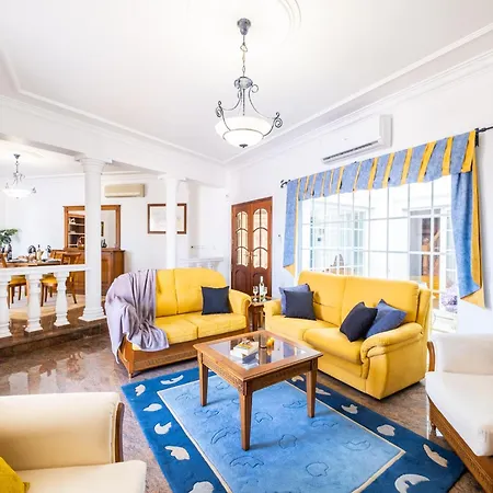 Villa In Albufeira With Heated Pool البوفيرا