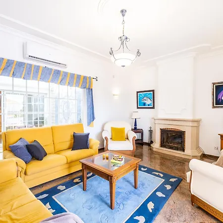 Villa In Albufeira With Heated Pool البوفيرا
