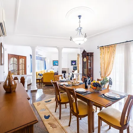 Villa Fenced Proeprty Albufeira