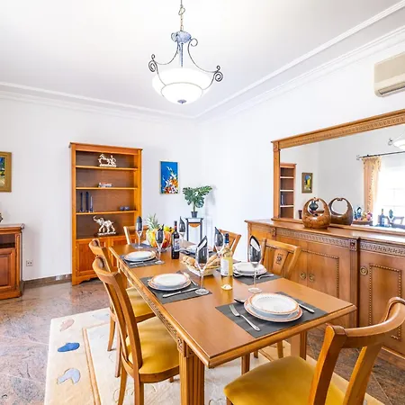 Villa In Albufeira With Heated Pool Villa *