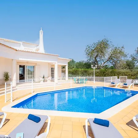 Villa In Albufeira With Heated Pool