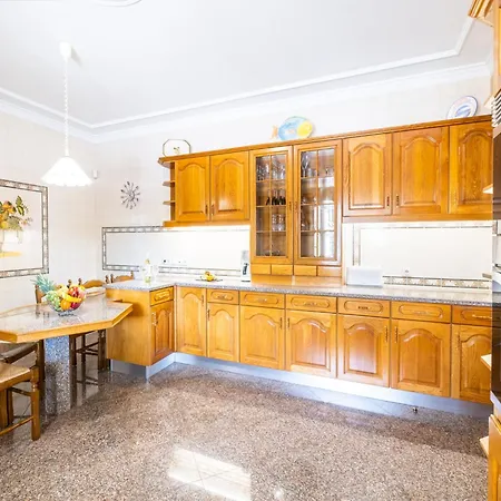 Villa In Albufeira With Heated Pool * Albufeira