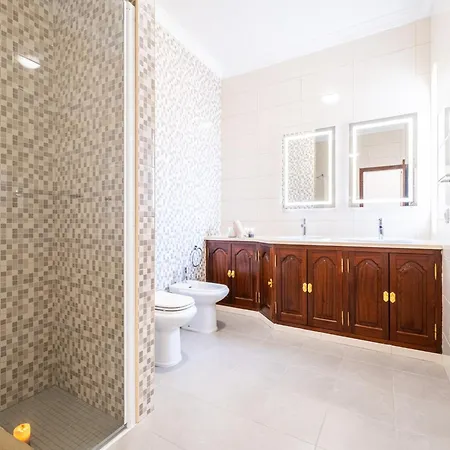 Villa In Albufeira With Heated Pool * Albufeira